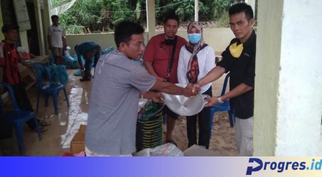 Alumni Unib di Kepahiang Beri Bantuan Korban Banjir Desa Air Pesi