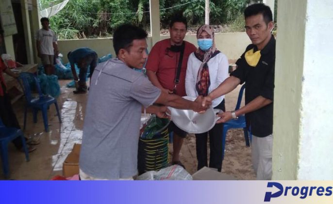 Alumni Unib di Kepahiang Beri Bantuan Korban Banjir Desa Air Pesi