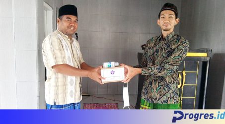 Bantu Tekan Pandemi, PWI Kepahiang Bagi Masker ke Jemaah Masjid