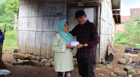 Bantu Agar Bisa Punya Rumah Lagi, Ketua DPRD Kepahiang Santuni Korban Kebakaran