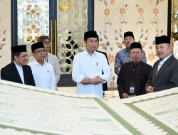Presiden Jokowi Terima Mushaf Al-Qur’an Besar di Surakarta, Jawa Tengah