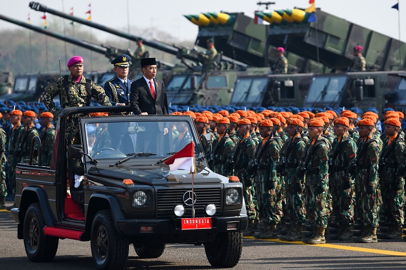 presiden jokowi melakukan cek pasukan