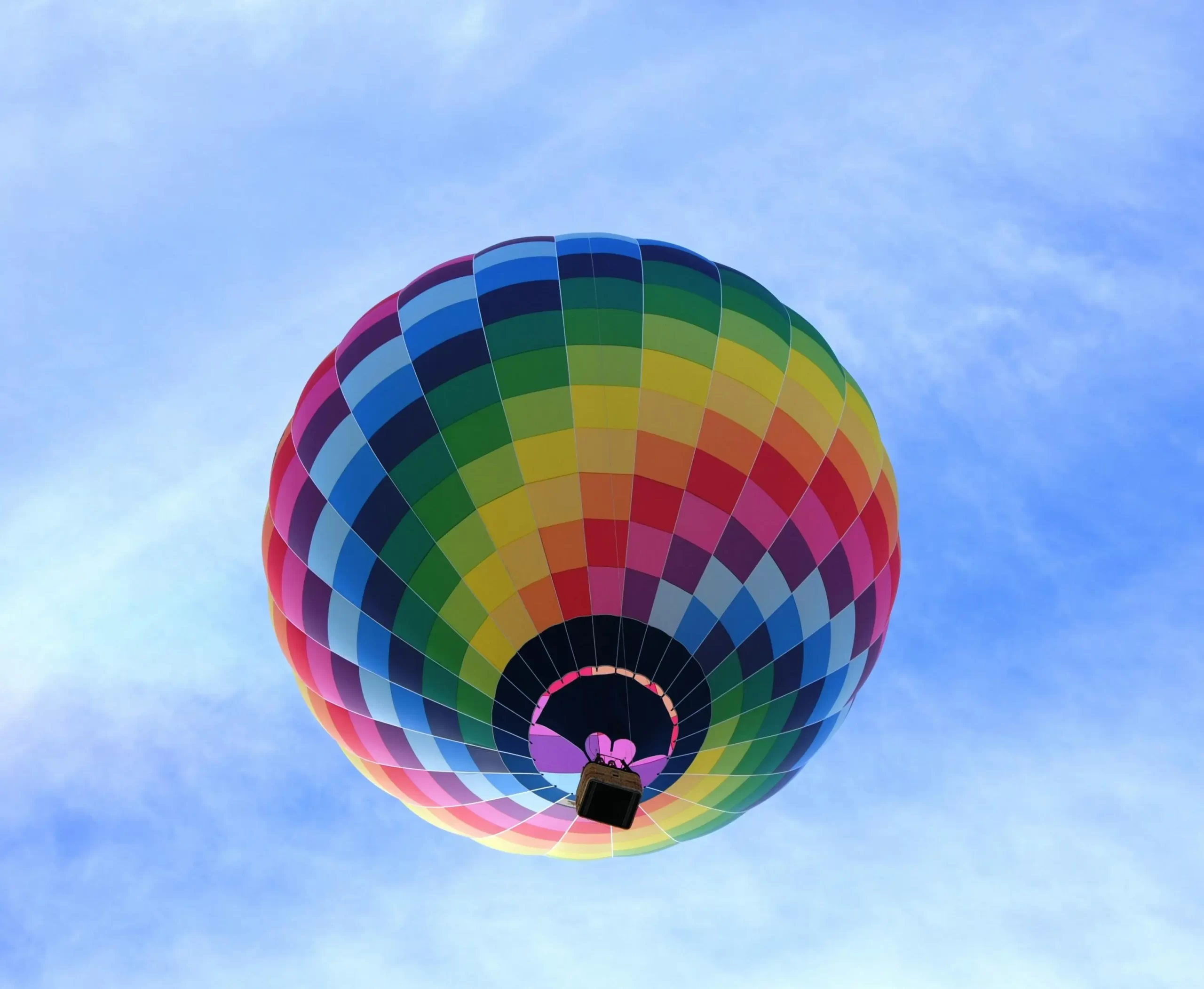 balon udara warna warni