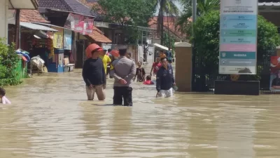 Cirebon Dilanda Banjir Dahsyat, 44 Ribu Lebih Rumah Terendam, 2 Orang Meninggal Dunia