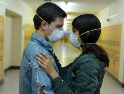 Sinopsis Film Viral: Dua Remaja Perempuan Bertahan Hidup Saat Virus Mengubah Banyak Orang Jadi Makhluk Ganas