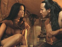 Sinopsis Film The Scorpion King, Aksi Laga Dwayne “The Rock” Johnson dan Peramal Cantik Kelly Hu