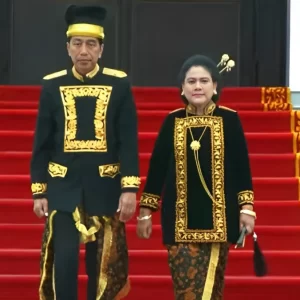 Jokowi dan Iriana Kenakan Pakaian Adat Kustin Asal Kutai Kalimantan Timur, Ini Maknanya!