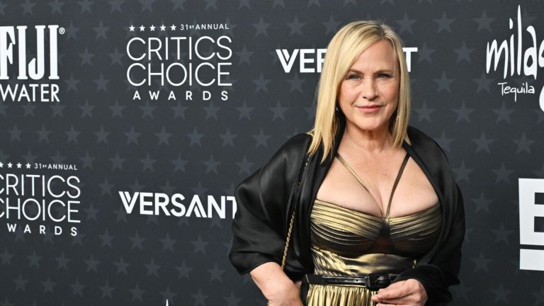 Deretan Busana Terburuk di Critics Choice Awards 2026, Dari Gaun Emas Hingga Gaya Cottagecore Gagal