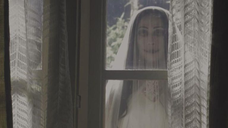 Sinopsis Pengabdi Setan (2017), Teror Ibu yang Bangkit dari Kematian