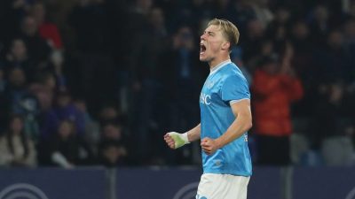 Eks Manchester United Menggila! Brace Hojlund dan Gol McTominay Bawa Napoli Bungkam Genoa