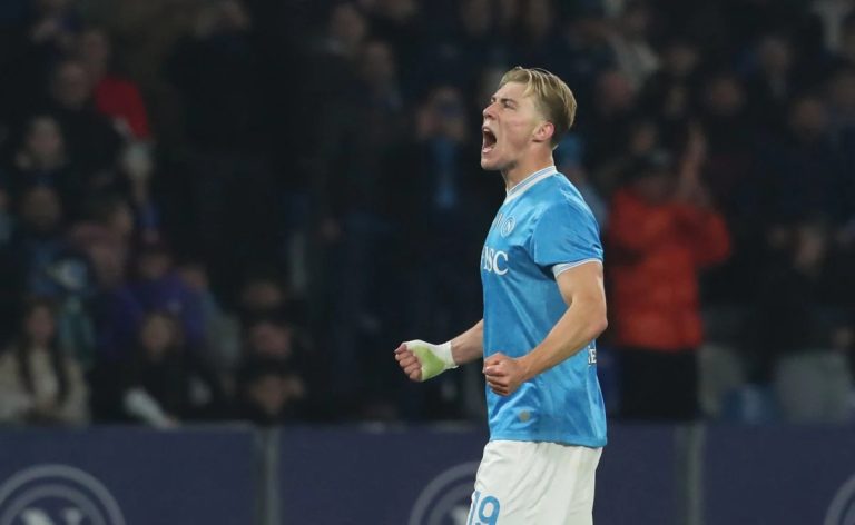 Eks Manchester United Menggila! Brace Hojlund dan Gol McTominay Bawa Napoli Bungkam Genoa