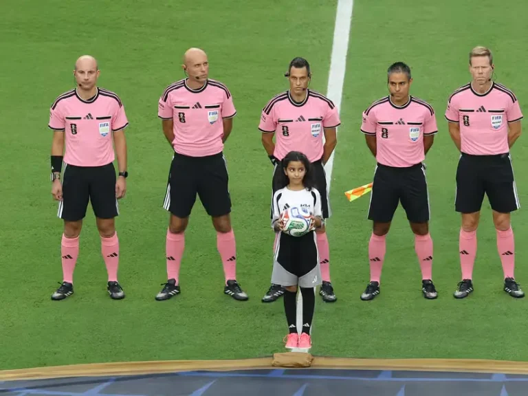 Bukan Salah Kostum! Ini Alasan Wasit Uruguay vs Arab Saudi Pakai Seragam Pink di Piala Dunia 2026